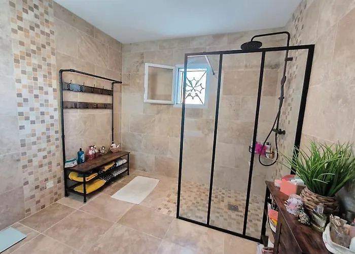 Villa Jusqu'à 8 Personnes Max Avec Piscine à 15 Min Des Plages *